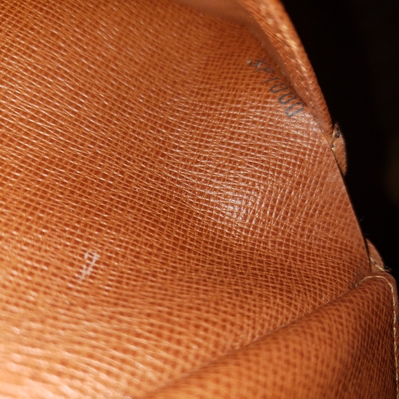 LV Medium International Wallet - Picture 2 of 12